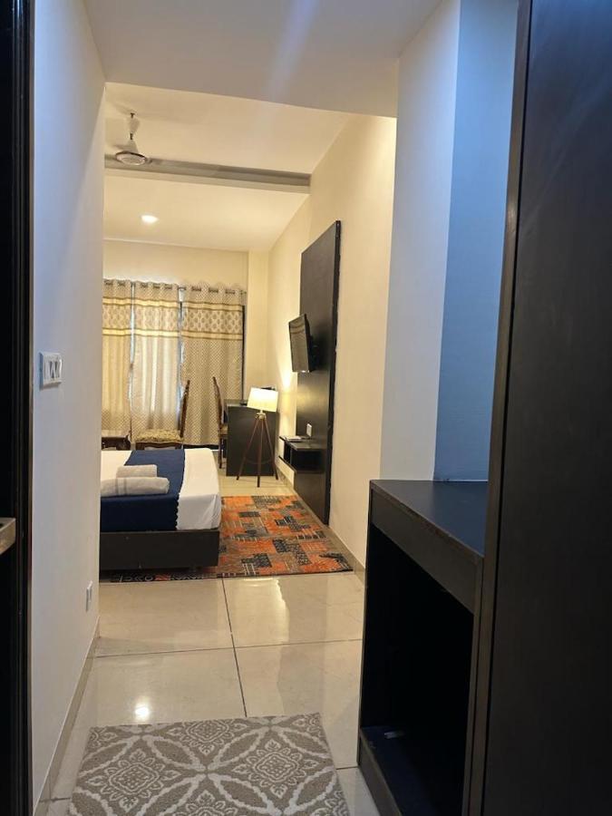 Hotel Jb Residency !! Luxurious & Royal Balcony Rooms !! Large Rooms Zirakpur Luaran gambar