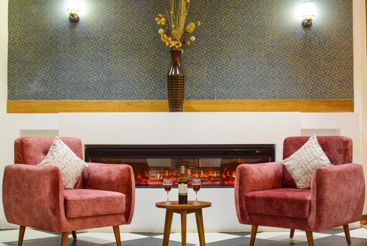 Hotel Jb Residency !! Luxurious & Royal Balcony Rooms !! Large Rooms Zirakpur Luaran gambar