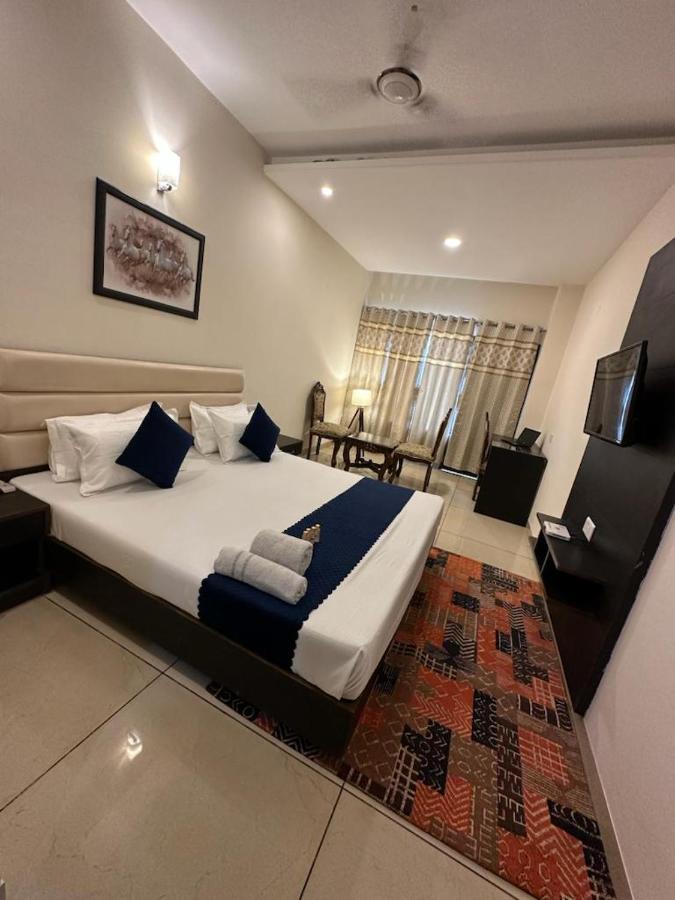 Hotel Jb Residency !! Luxurious & Royal Balcony Rooms !! Large Rooms Zirakpur Luaran gambar