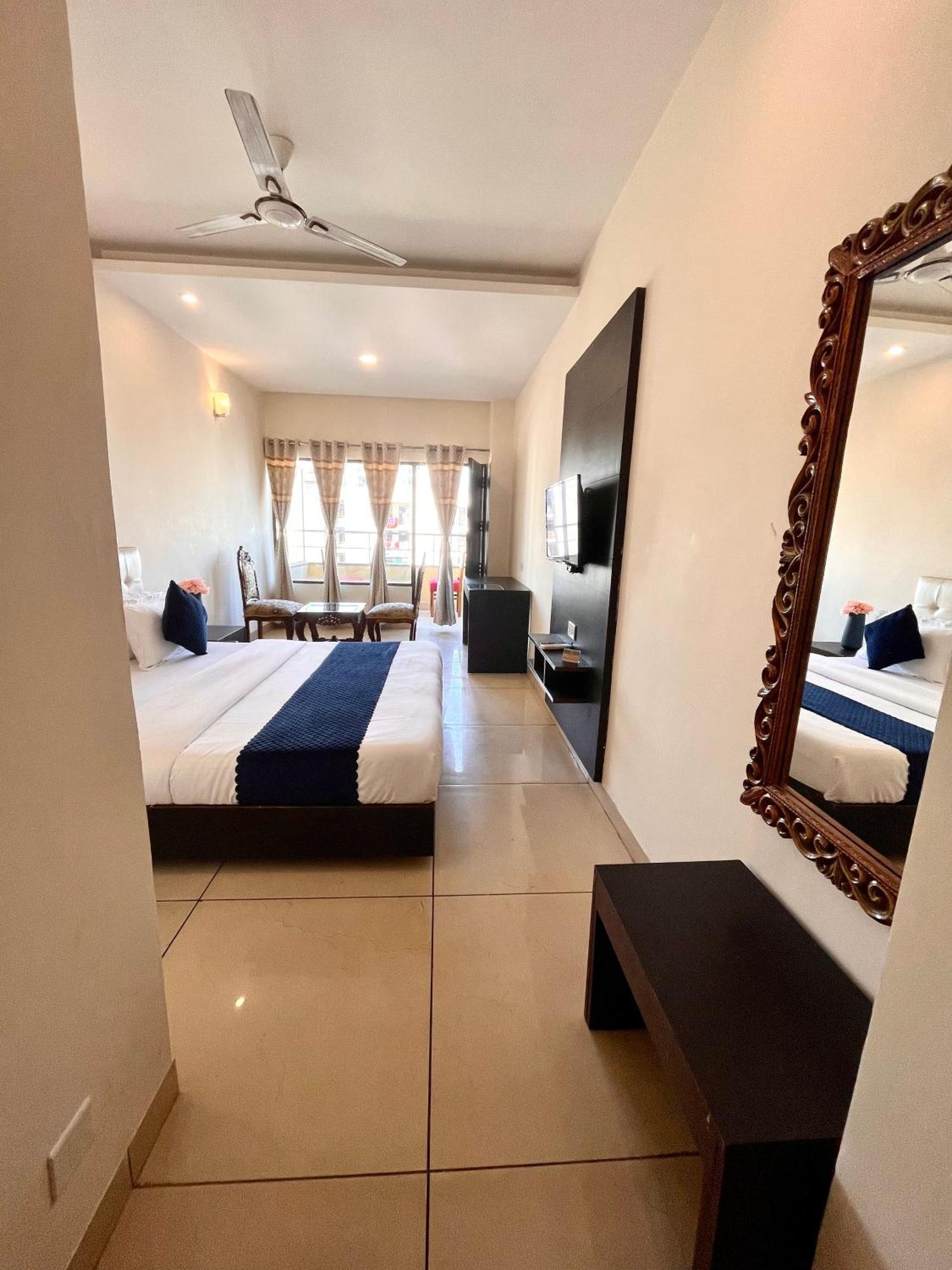 Hotel Jb Residency !! Luxurious & Royal Balcony Rooms !! Large Rooms Zirakpur Luaran gambar