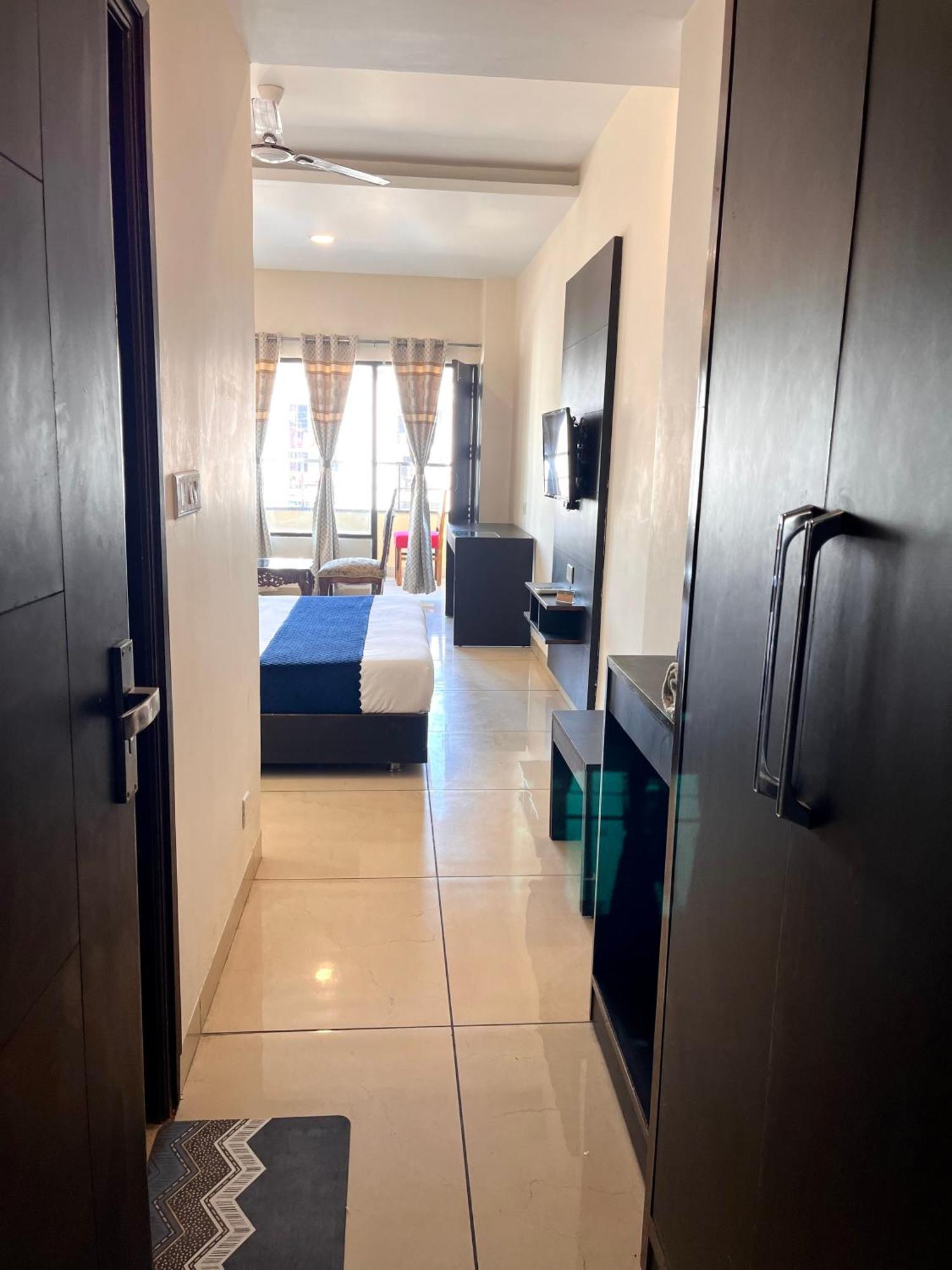 Hotel Jb Residency !! Luxurious & Royal Balcony Rooms !! Large Rooms Zirakpur Luaran gambar
