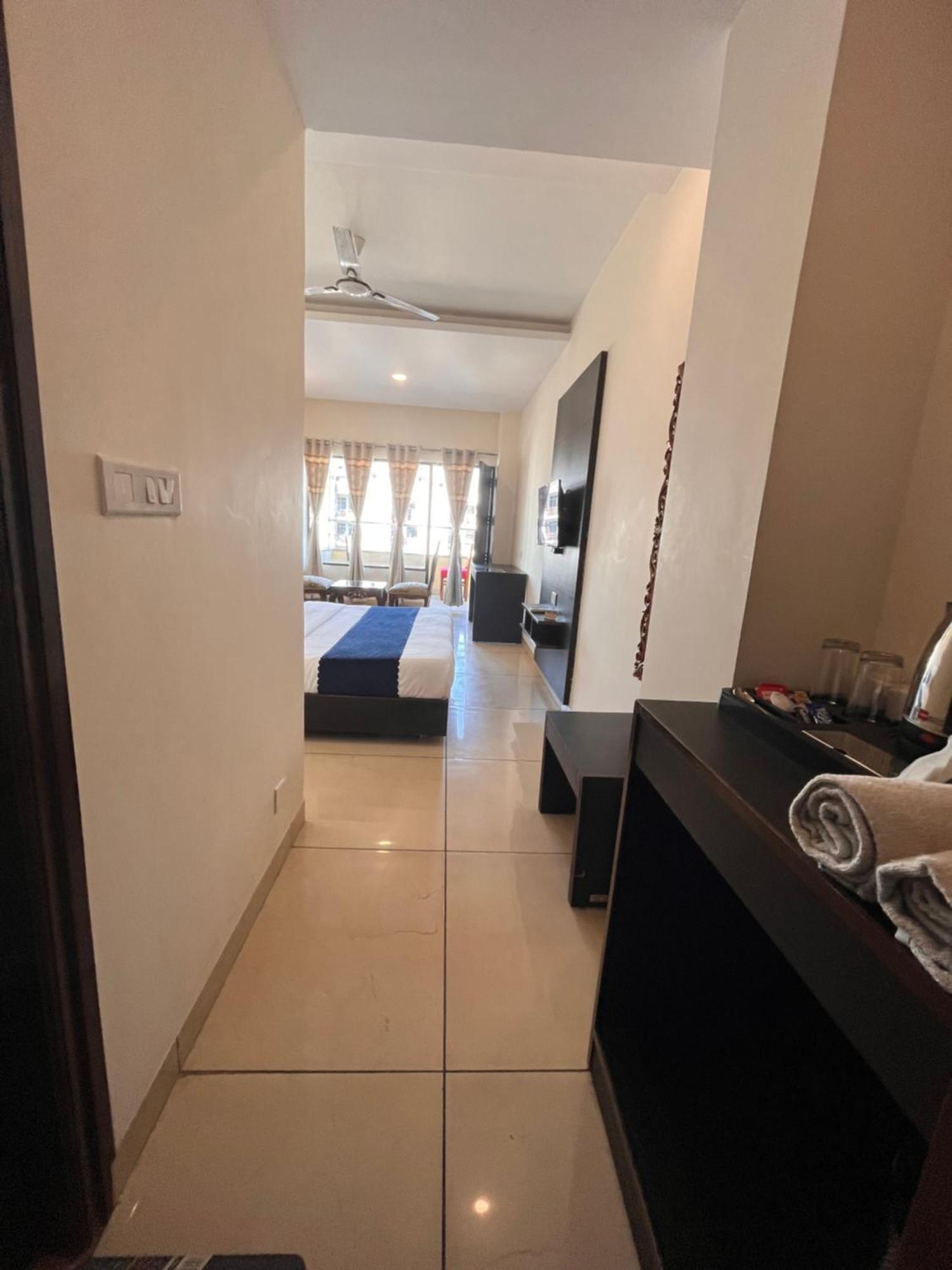 Hotel Jb Residency !! Luxurious & Royal Balcony Rooms !! Large Rooms Zirakpur Luaran gambar