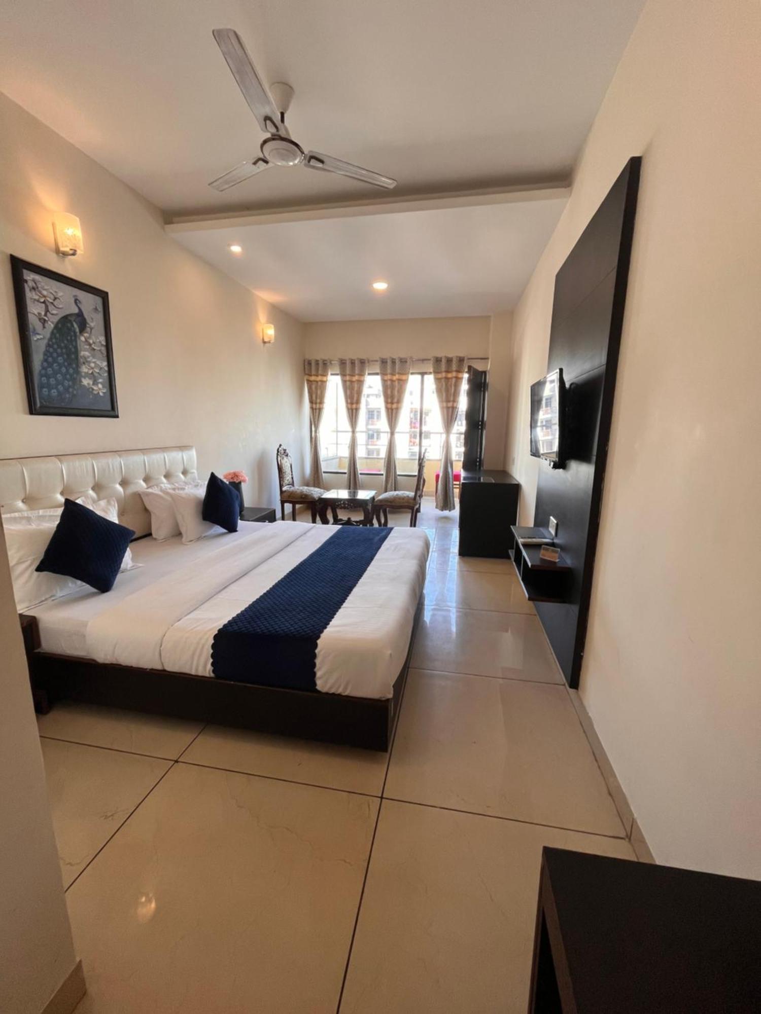 Hotel Jb Residency !! Luxurious & Royal Balcony Rooms !! Large Rooms Zirakpur Luaran gambar