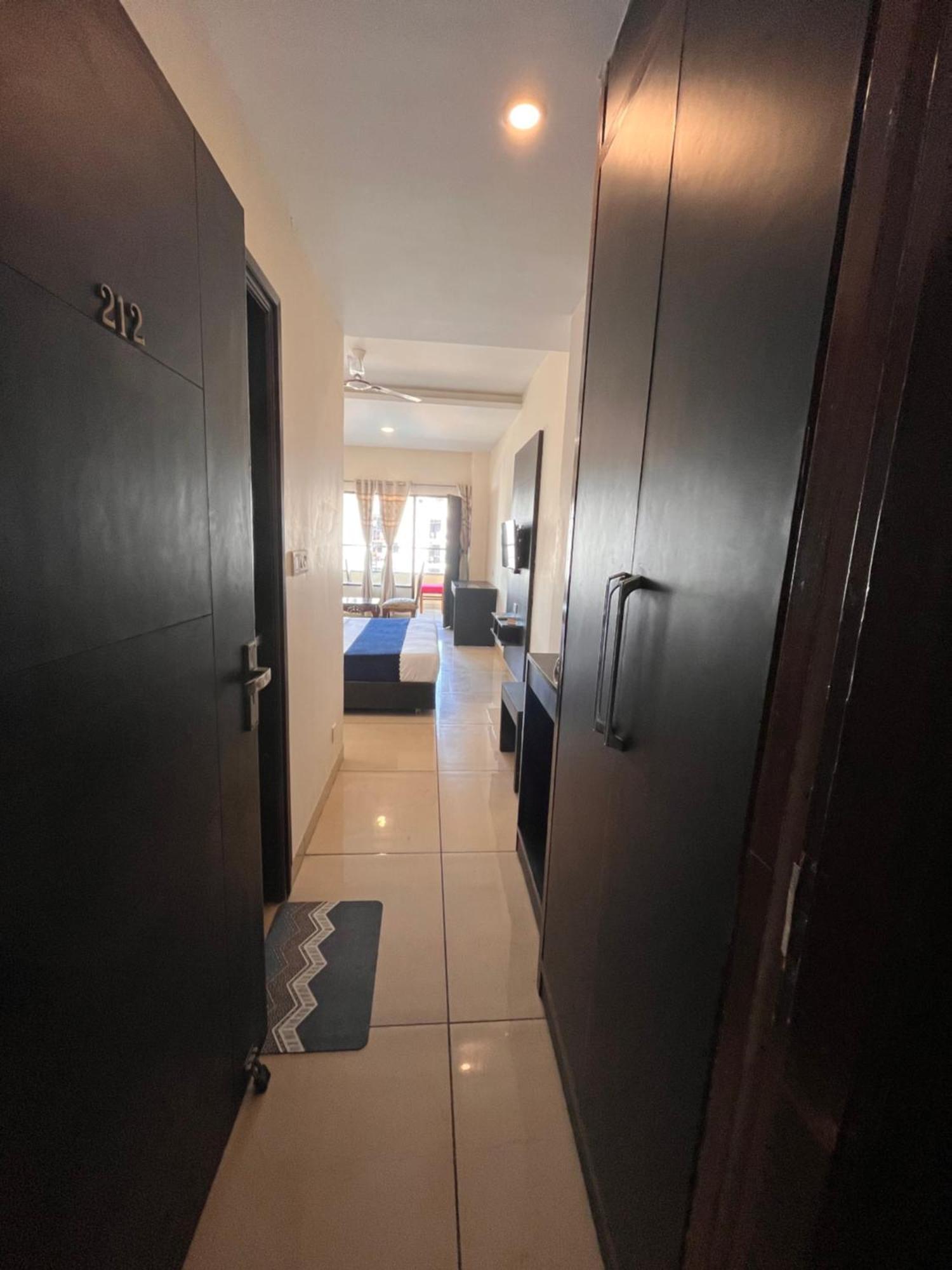 Hotel Jb Residency !! Luxurious & Royal Balcony Rooms !! Large Rooms Zirakpur Luaran gambar